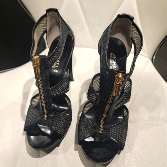 MICHAEL Micheal Kors Berkley T-Strap Mesh Heel Sandal Size 7 - Picture 2 of 10